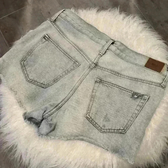 Urban Outfitters BDG Mid Rise Breezy Cutoff Jean Shorts - Picture 11 of 11
